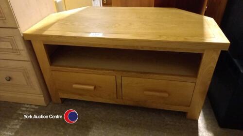 Quality oak TV unit with 2 drawers