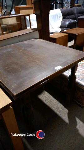 Square leaf top extending table