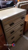 4-drawer chest of drawers