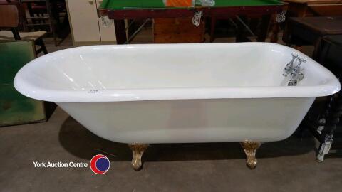 Cast iron bath tub with brass claw feet