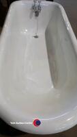 Cast iron bath tub with brass claw feet - 4