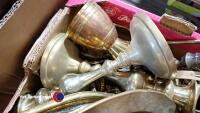 Box of metalware - 4