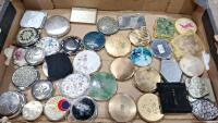 Quantity of ladies compacts and mirrors