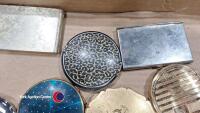 Quantity of ladies compacts and mirrors - 2