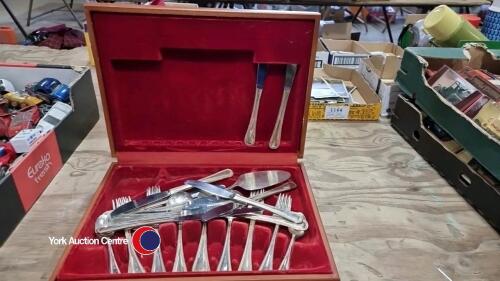 Wooden boxed canteen of 6-place EPNS cutlery