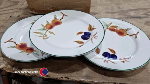 As new Royal Worcester Evesham Vale 20-piece dinner service