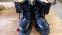 Safety boots Size UK 8 and gloves x 10 pairs - 2