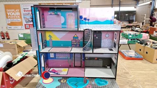 LOL/OMG dolls house with furniture