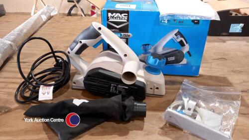Macallister MSP750 electric planer. Used once. Boxed
