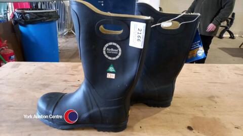 Brand new mens Air Boss Defense wellies size 11