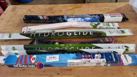 Quantity of new wiper blades