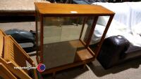 Retro wood and glass display cabinet - 2