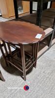 Edwardian mahogany nest of three oval tables - 3