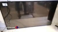 Panasonic 43in TV with wall brackets, - 2