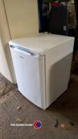Hotpoint FZA36P freestanding freezer, 3 large drawers, bottom drawer cracked but functional, 2ftx2ftx32in, gwo - 2