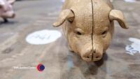 Cast iron Quaker City pig moneybox - 3