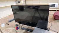 JVC 32' TV & Hitachi DVD player - 4