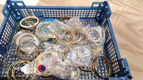 Mixed tray of jewellery