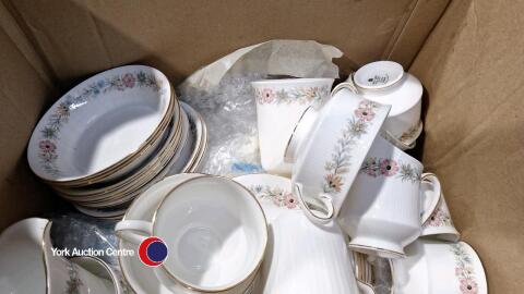 Box of Paragon 'Belinda' 29 piece tea set