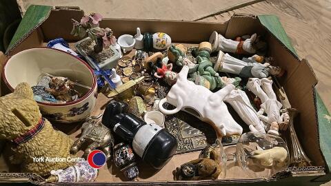 Box of collectable items