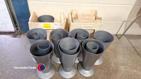 Quantity of flower buckets