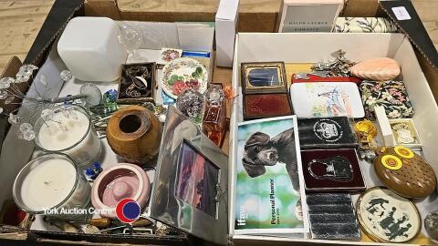 Tray of collectables and other useful items