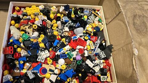 Tray of mixed Lego figures