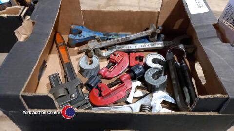 Plumbing tools, pipe cutters, shifters etc