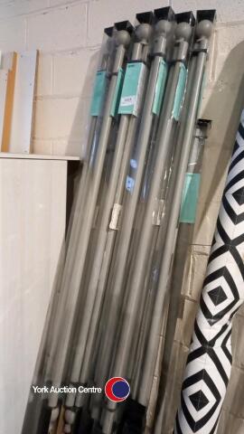 Quantity of curtain poles