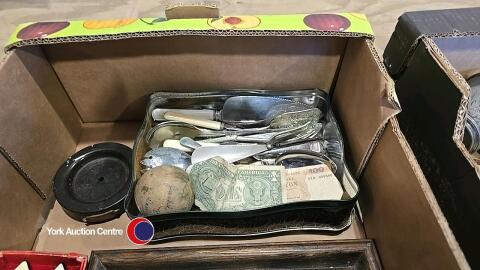 Box of vintage and collectable items