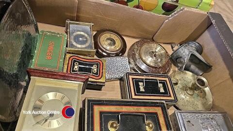 Box of vintage and collectable items