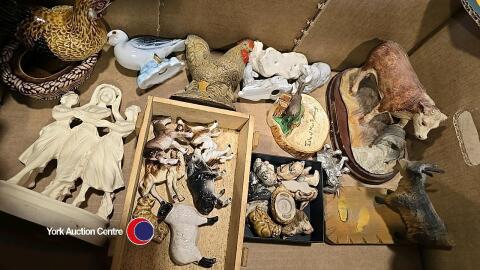 Box of vintage and collectable items