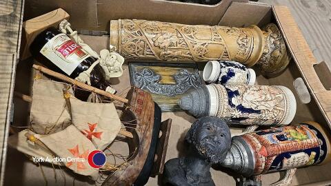 Box of vintage and collectable items