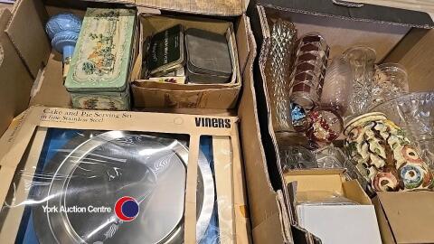 2 x boxes of vintage and collectable items