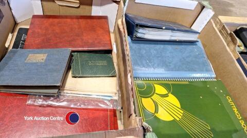 2 x boxes of vintage and collectable items