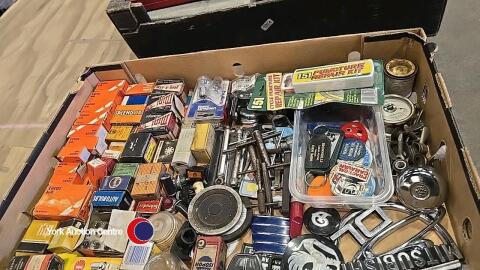 Quantity of automobiles items including bulbs, car badges etc together with a box of auto gym holdalls