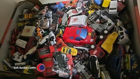 Large quantity of loose diecast vehicles