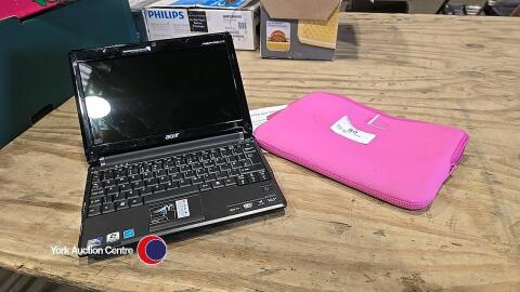 Acer Aspire laptop, like new.