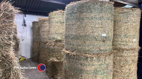 8x Round baled straw, mostly wheat and some rye, collection from York Auction Centre