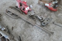 2 x axle stands, various ball hitches and bar - 2