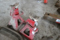 2 x axle stands, various ball hitches and bar - 4