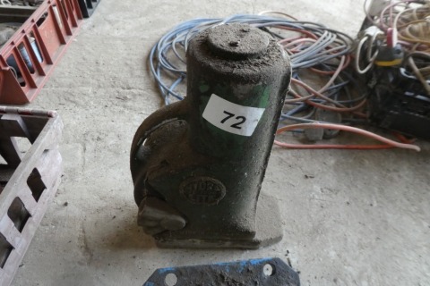 Large bottle jack