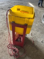 APV Slug pellet spreader - 2