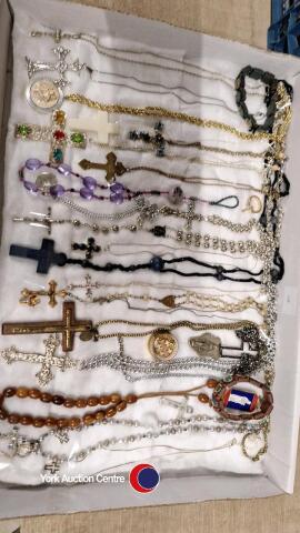 Tray of religious themed jewellery