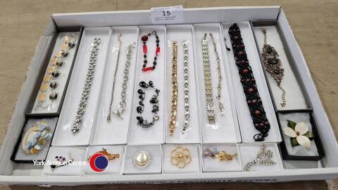 Tray of boxed good quality jewellery