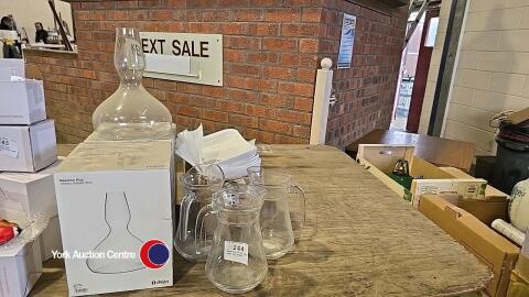 Quantity of new glass jugs and dishes