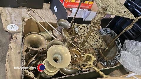 Mixed tray of brass ornaments /decorative items