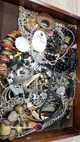 Box of jewellery