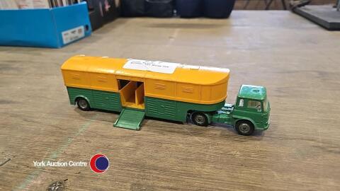 Corgi Bedford Articulated Horse box