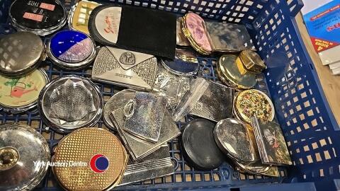 Tray of mirror compacts